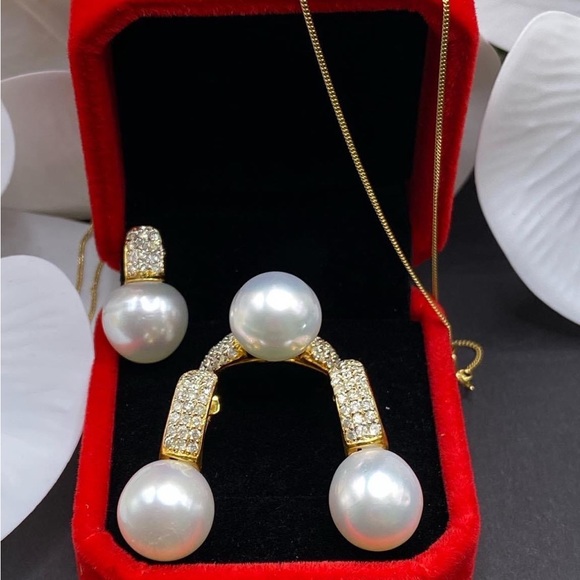 Authentic South sea pearl in 14KG with real natural diamond